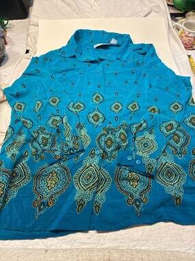 Silk Lore by Beth Terrell 100% Silk Aqua Blue Long Sleeve Medallion Pattern Blou